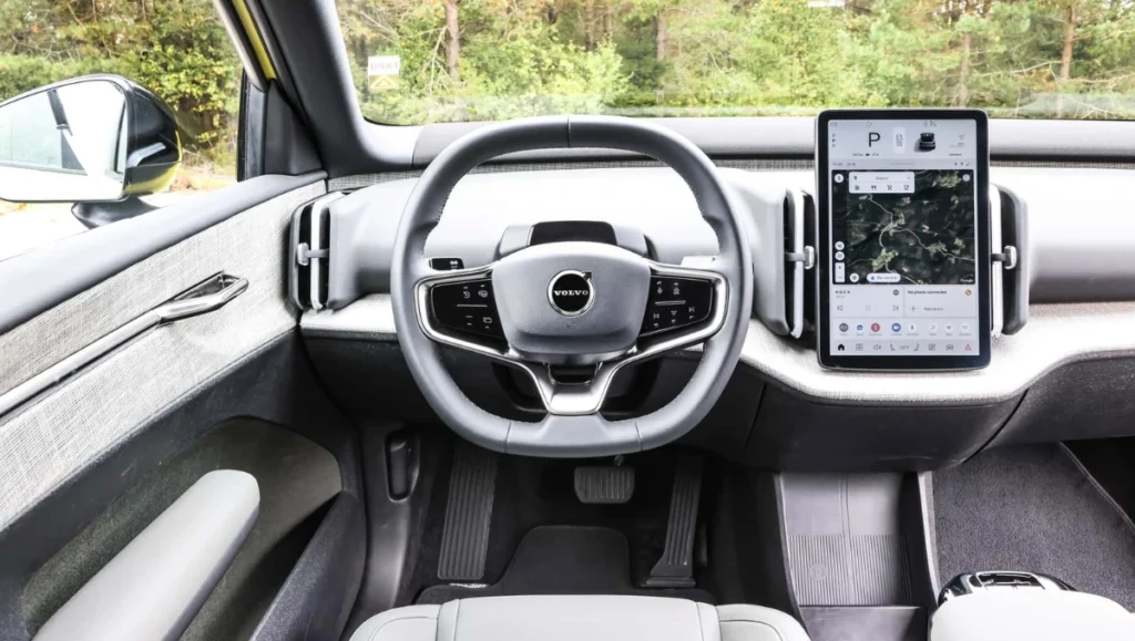 Volvo EX30 Interior – Minimalist Dashboard with Smart Infotainment Display