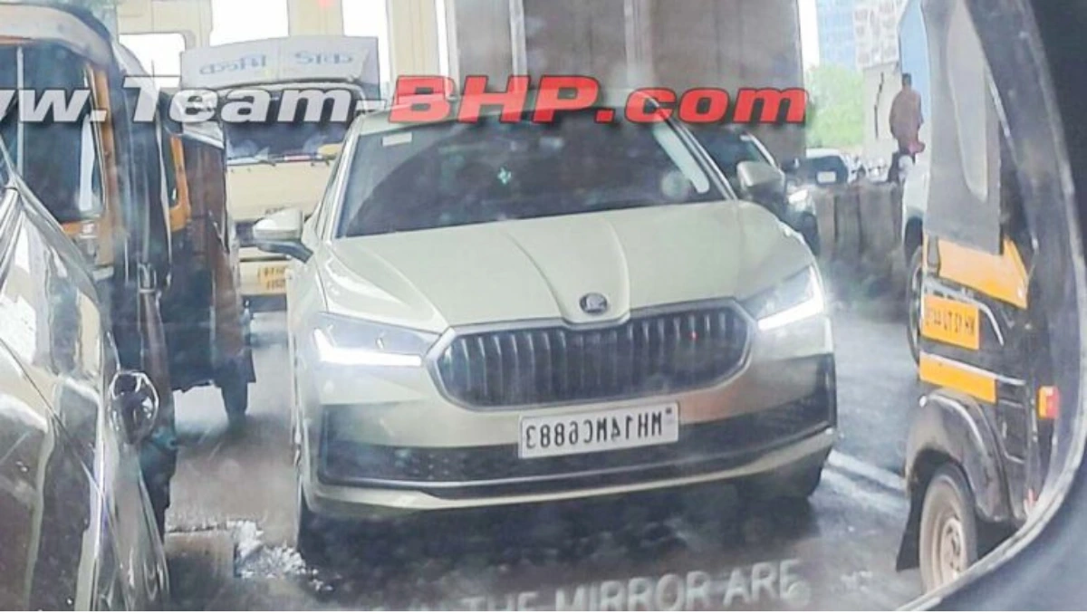 2025 Skoda Superb Diesel 4x4 front view in Metallic Beige