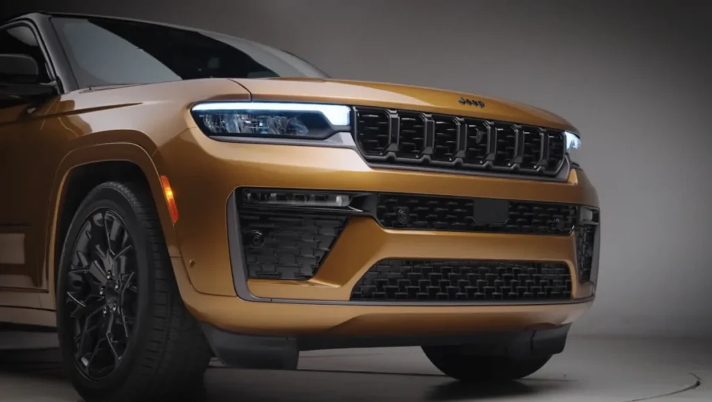 2026 Jeep Grand Cherokee SUV front grille and LED headlight design