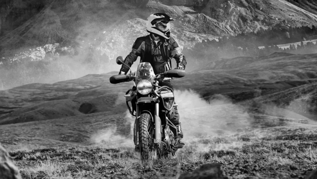 Royal Enfield Himalayan 450 Mana Black in Action – Adventure Ride at High Altitude