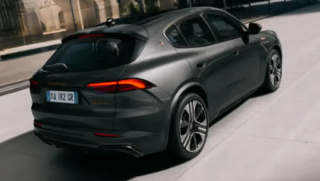Maserati Grecale Folgore rear view with LED tail lights and sporty silhouette