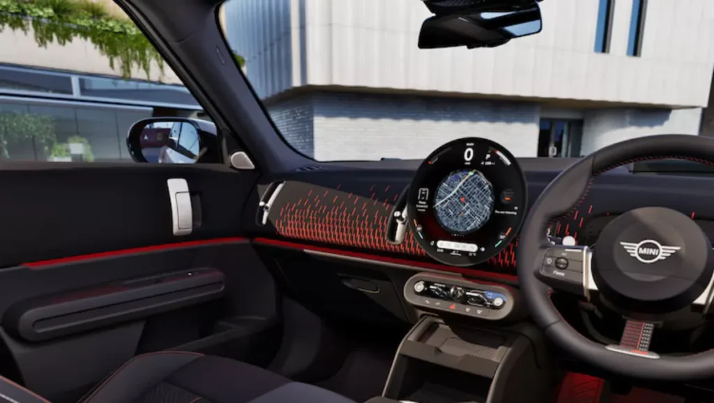 Mini Countryman SE All4 interior with OLED display and JCW design elements