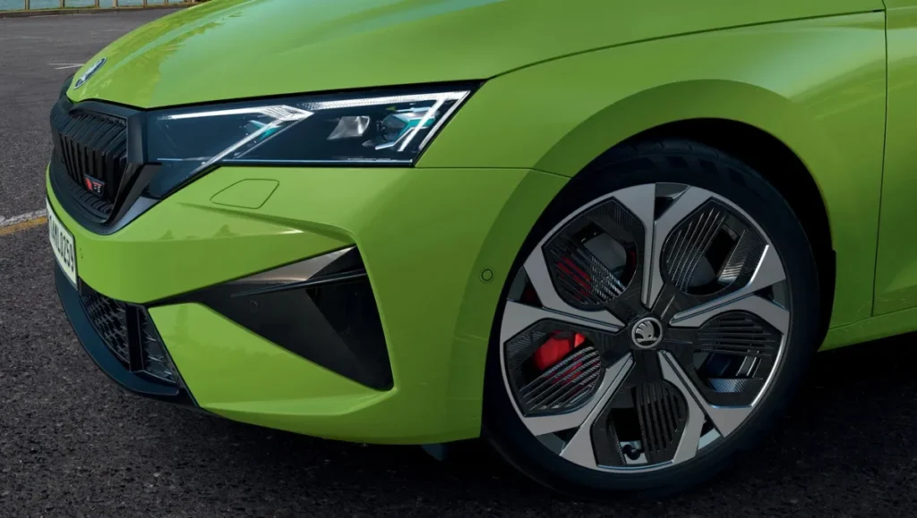 New Skoda Octavia RS review alloy wheels and front bumper styling