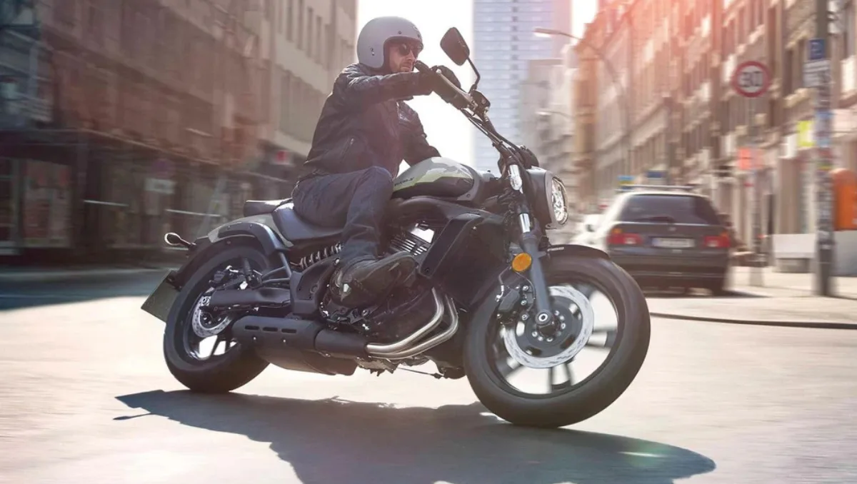 2026 Kawasaki Vulcan S Launched in India cruising through city streets with relaxed riding posture and low seat height