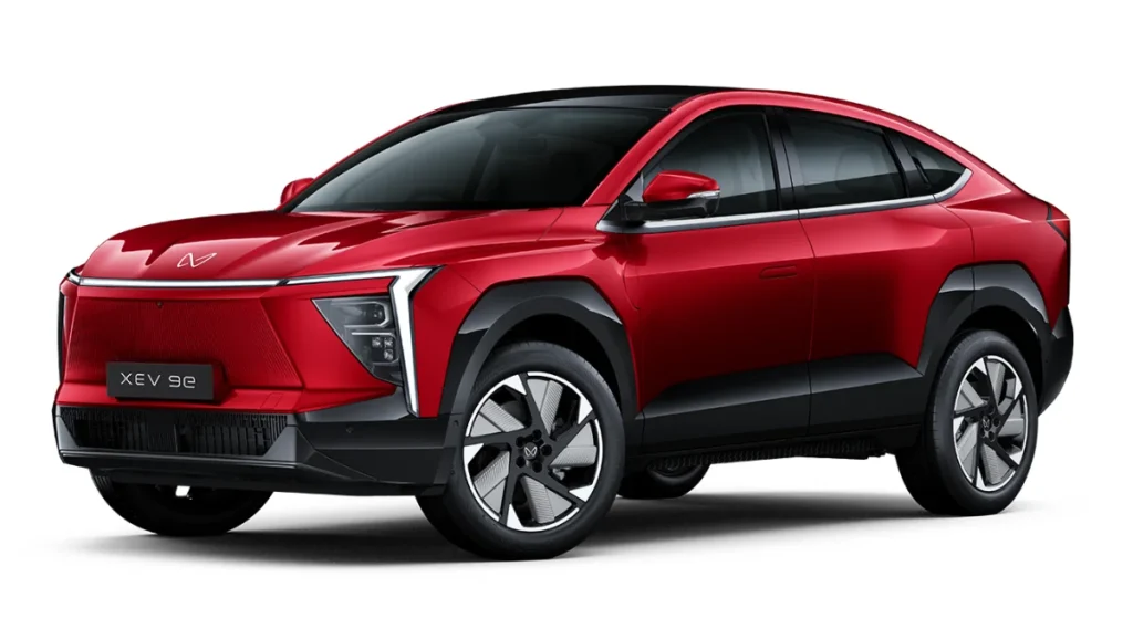 Mahindra XEV 9e vs XEV 9S Differences Explained red XEV 9e coupe electric SUV front angle