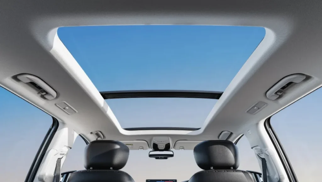 MG Majestor launched panoramic sunroof view from inside cabin