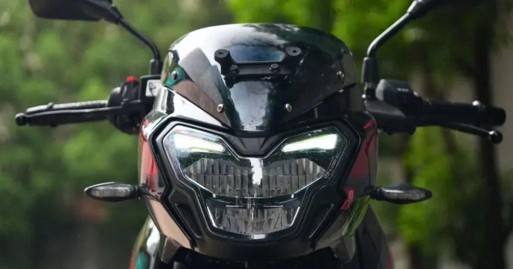 All-New Bajaj Pulsar 125 launched in India LED Wolf-Eye headlamp and twin pilot lights front view